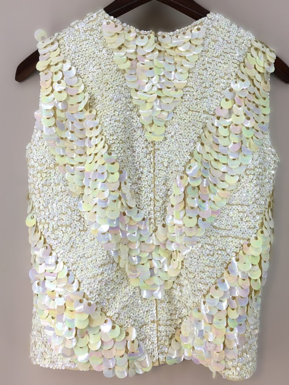 ✨ Vintage 60s Hand Beaded Sequin Wool Top Ivory Iridescent Paillette Tank ✨ - Picture 4 of 9